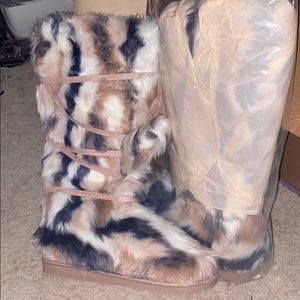 Brand new never been worn boots just fab